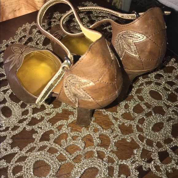 MIU MIU vintage heels, tan and gold leather heels - Picture 3 of 6